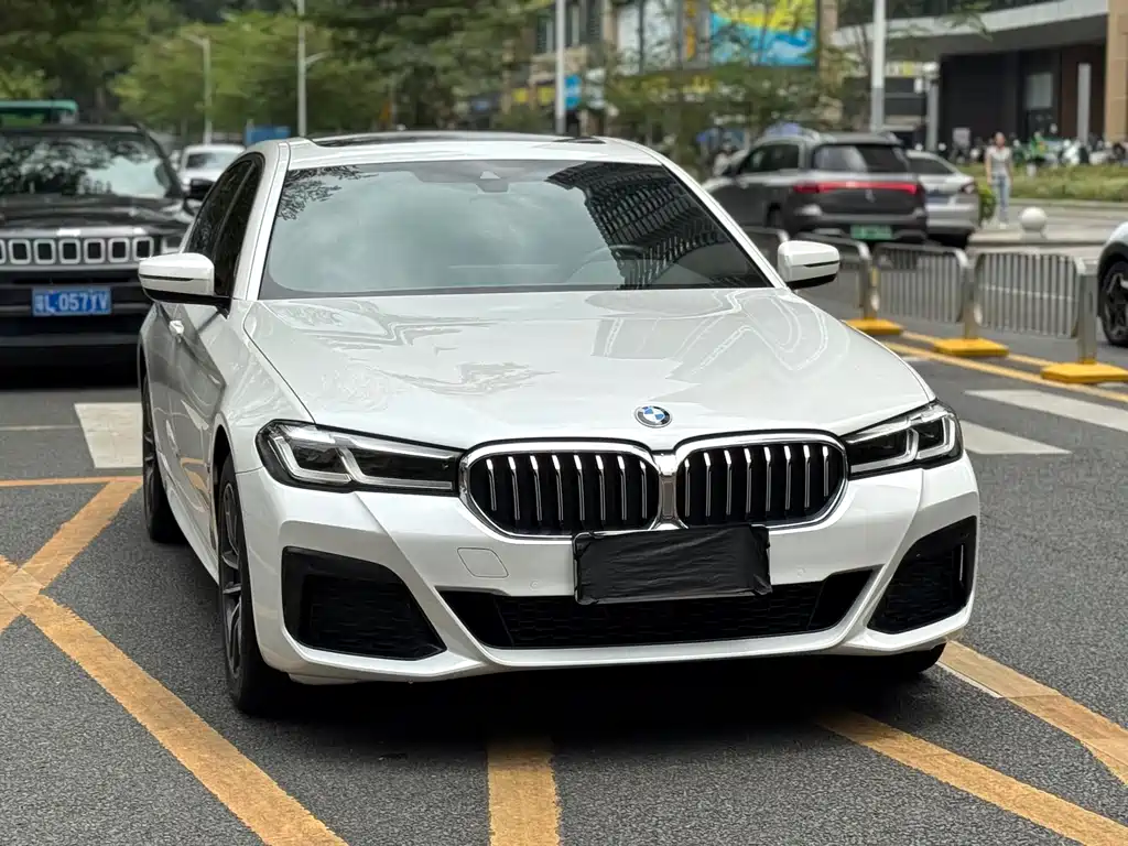 BMW 5 Series 2022 — фото 1