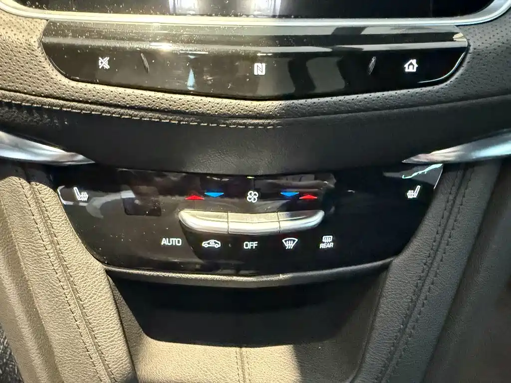 Cadillac XT5 2020 — фото 16