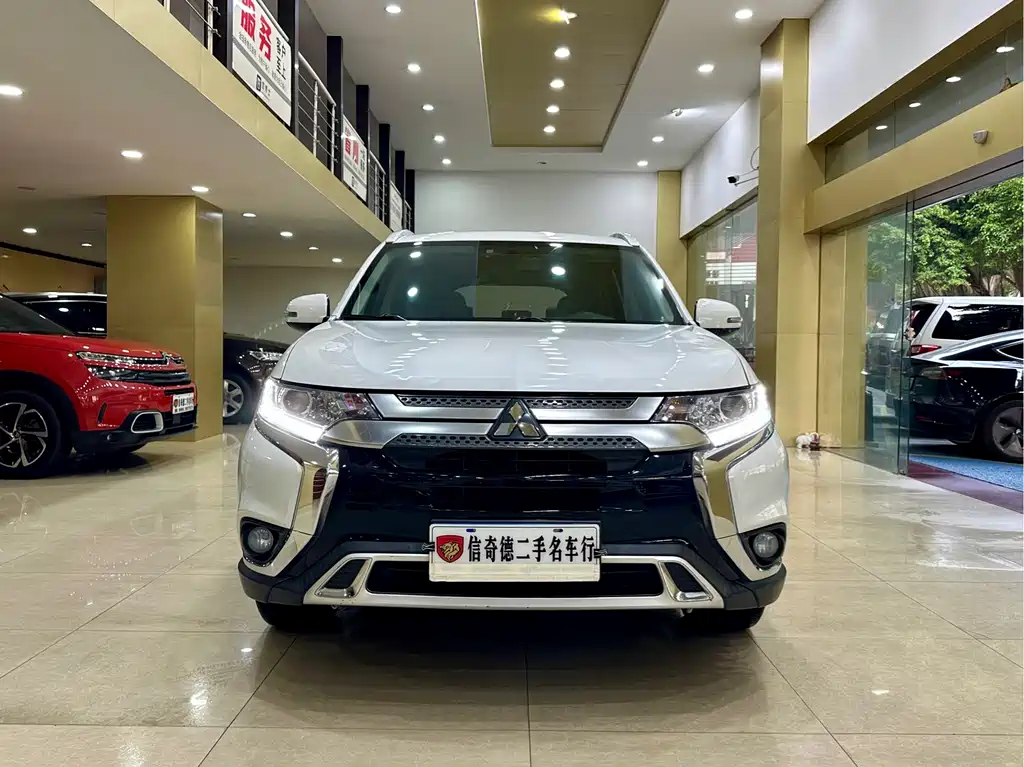 Mitsubishi Outlander 2020 — фото 4