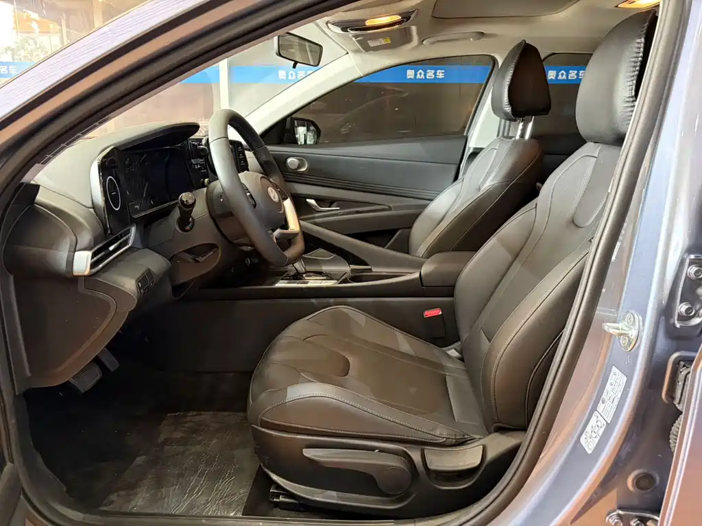 Hyundai Elantra 2024