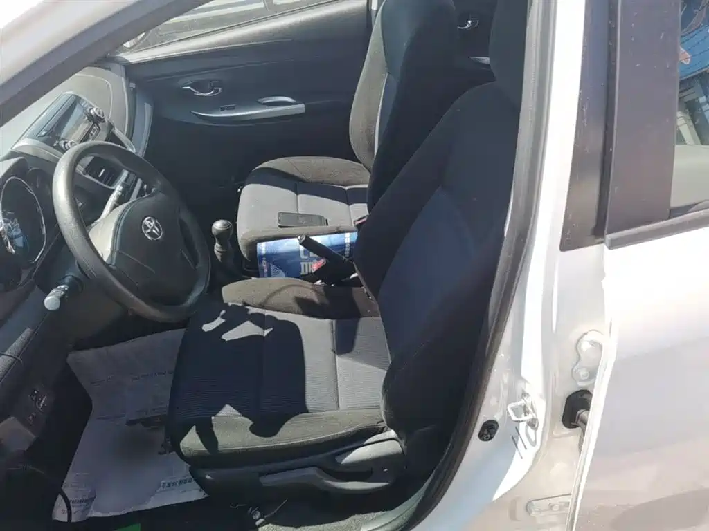 Toyota Yaris L 2015 — фото 15