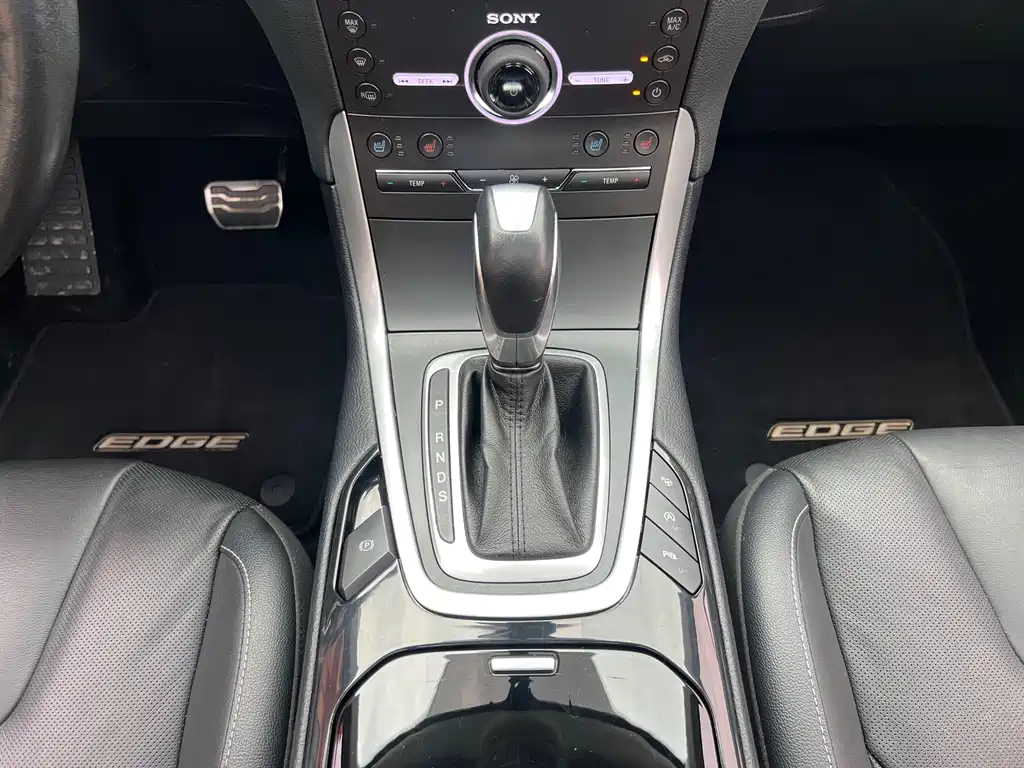 Ford Edge 2017 — фото 18