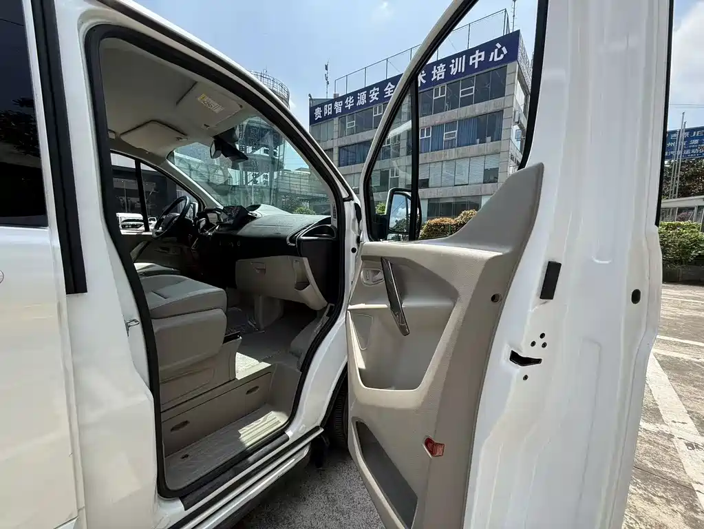 Ford Tourneo 2017 — фото 13