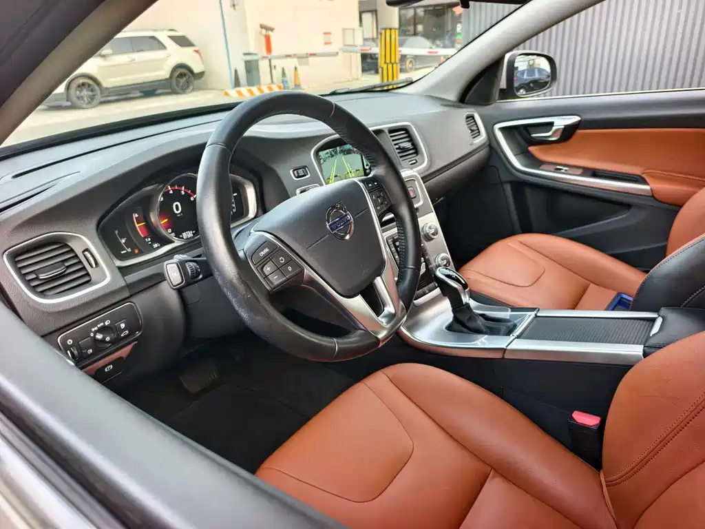 Volvo S60 2016 — фото 10