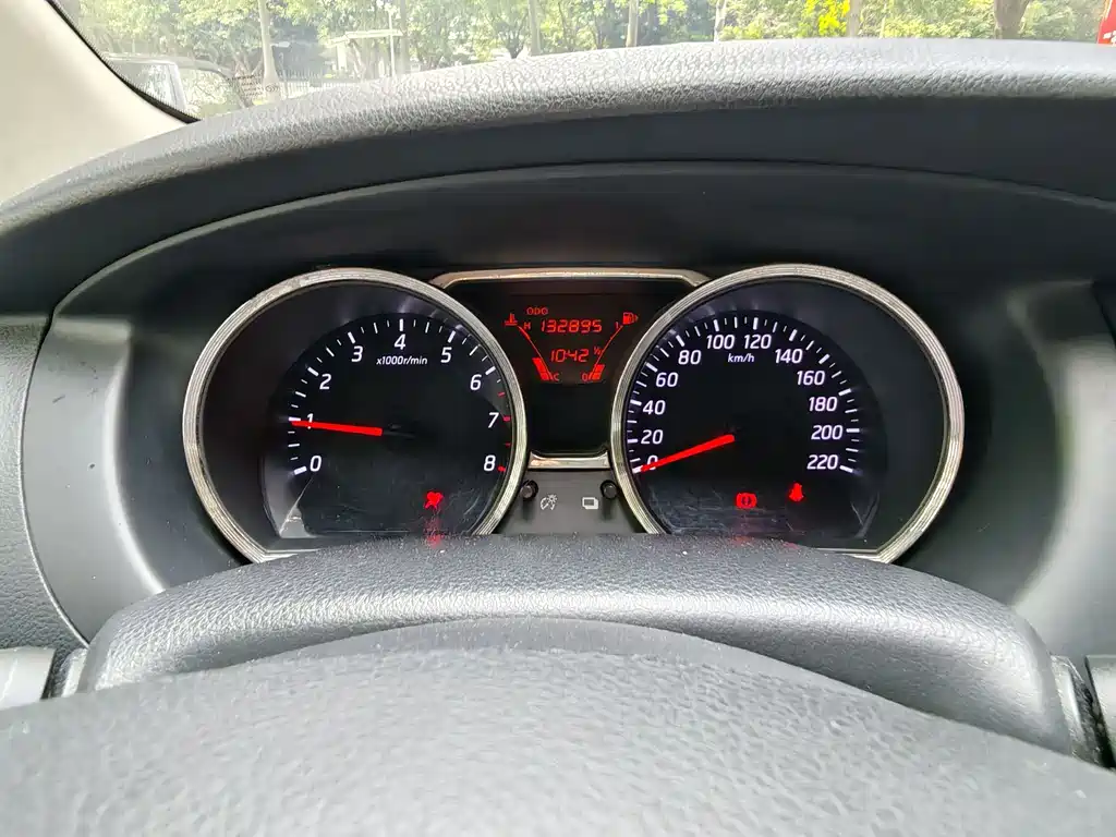 Nissan Livina 2015 — фото 14