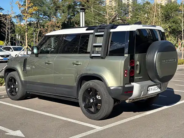 Land Rover Defender 2021