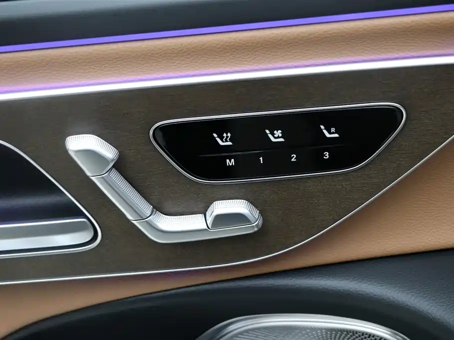 Mercedes-Benz E-Class 2025 — фото 12