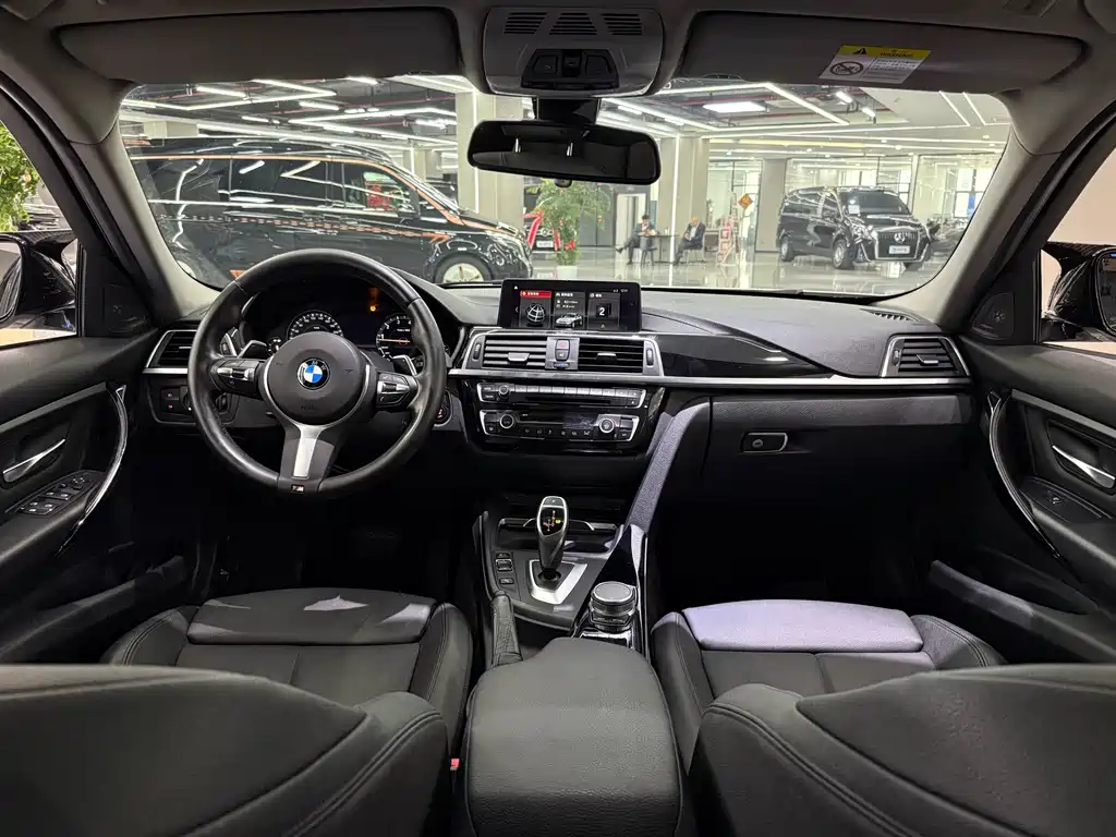 BMW 3 Series 2019 — фото 14