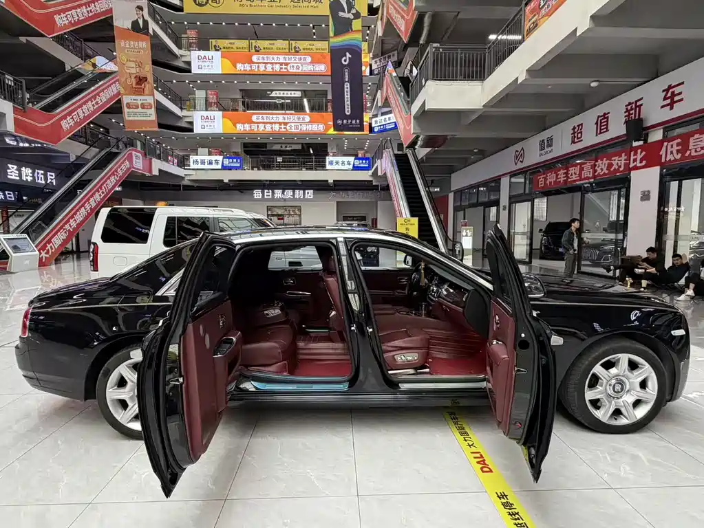 Rolls-Royce Ghost 2015 — фото 13