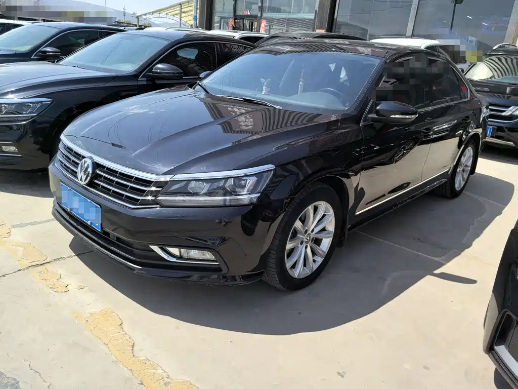 Volkswagen Passat 2018 — фото 1