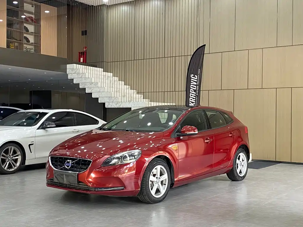 Volvo V40 2016 — фото 1