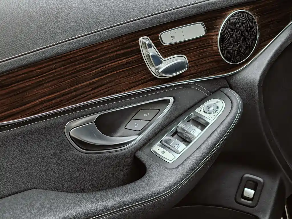 Mercedes-Benz GLC 2017 — фото 18