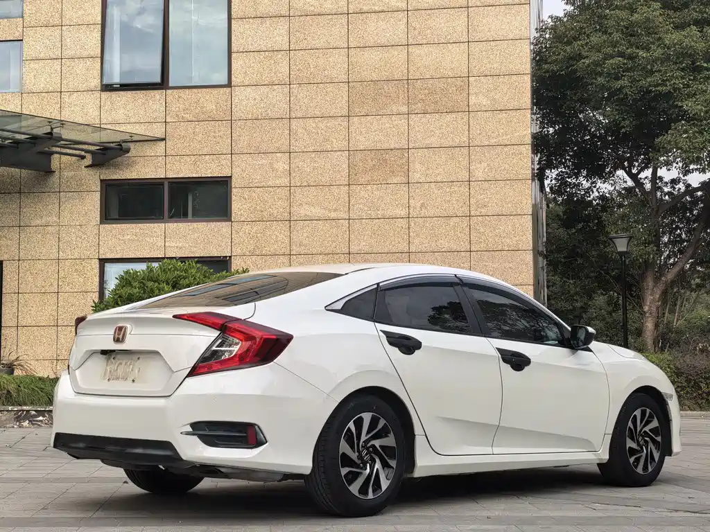 Honda Civic 2019 — фото 14
