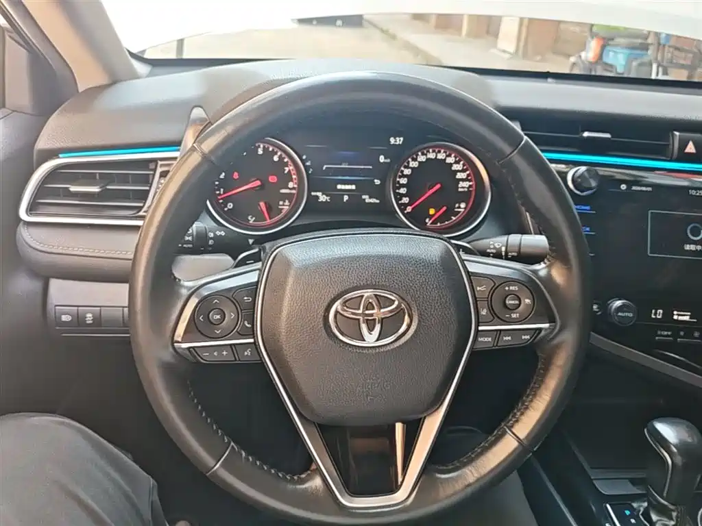 Toyota Camry 2021 — фото 11
