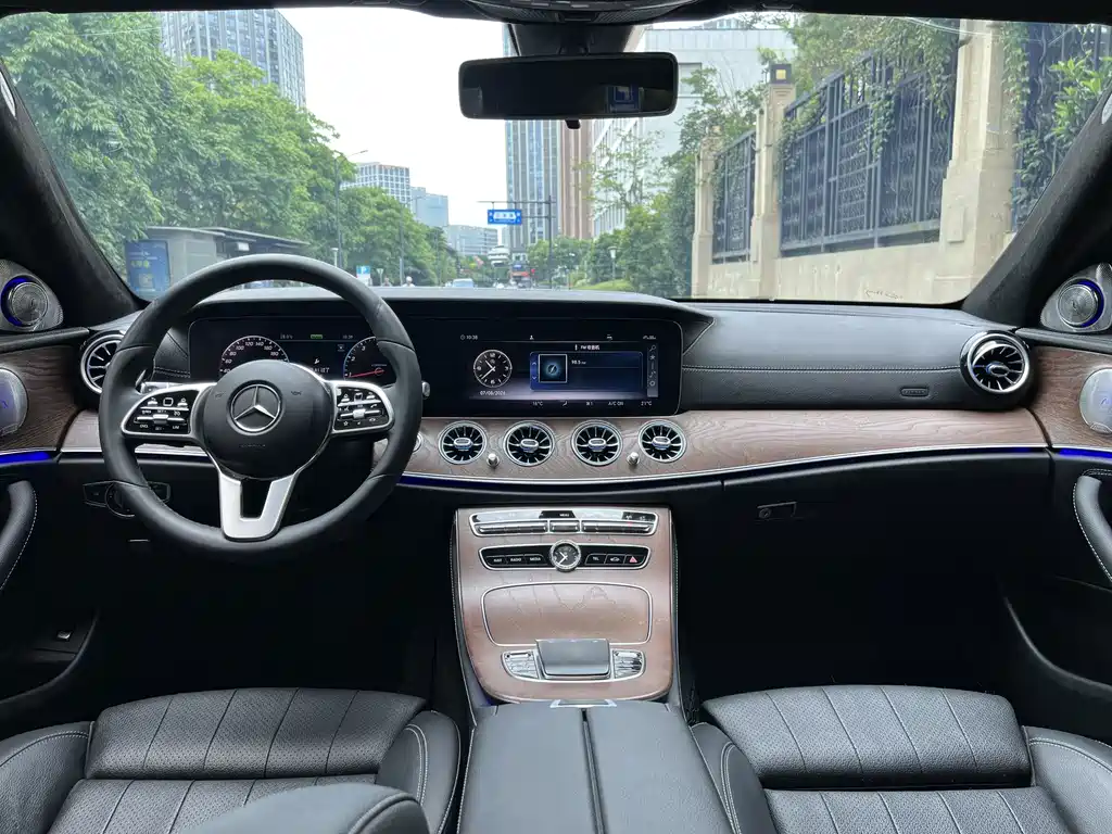 Mercedes-Benz E-Class 2019 — фото 13