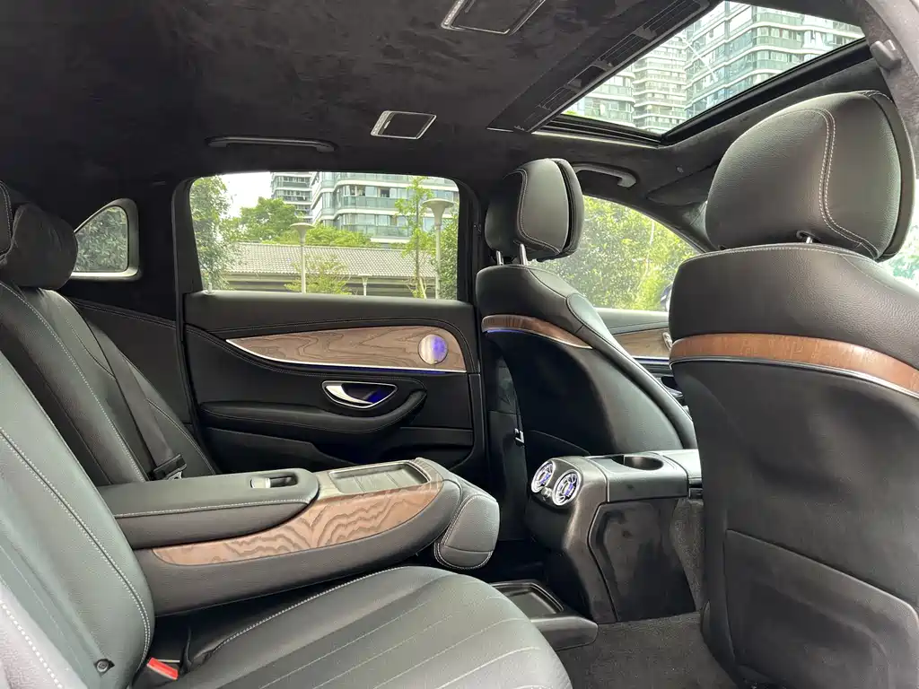 Mercedes-Benz E-Class 2019 — фото 12