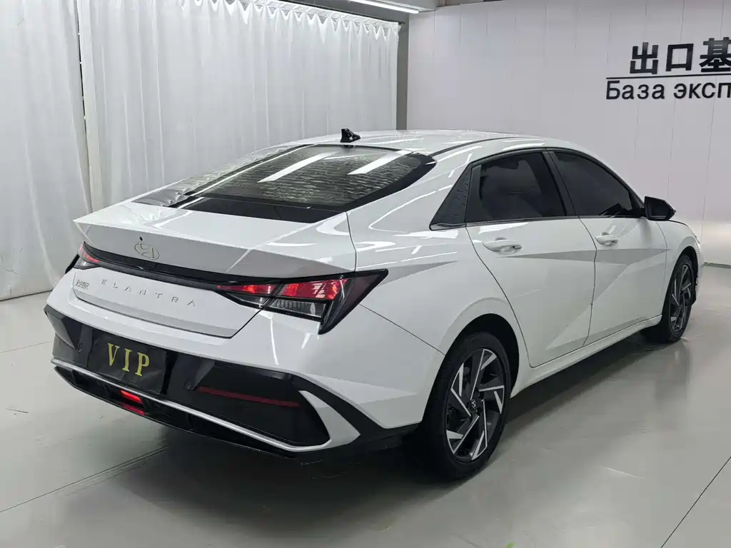 Hyundai Elantra 2023