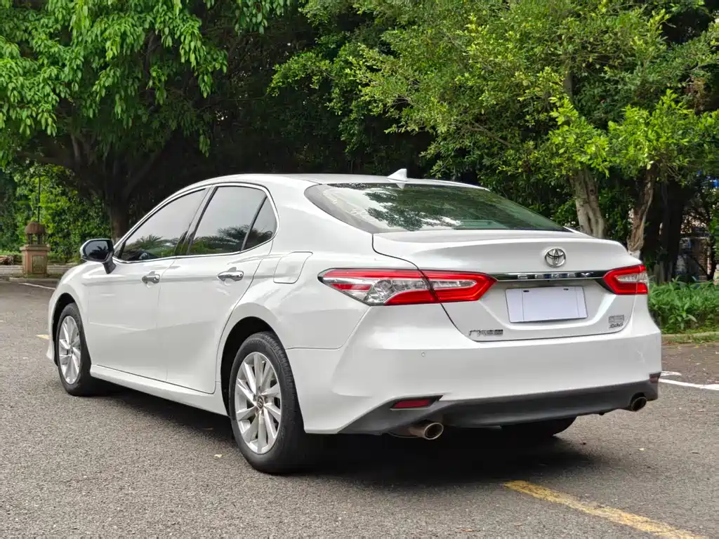 Toyota Camry 2022 — фото 7
