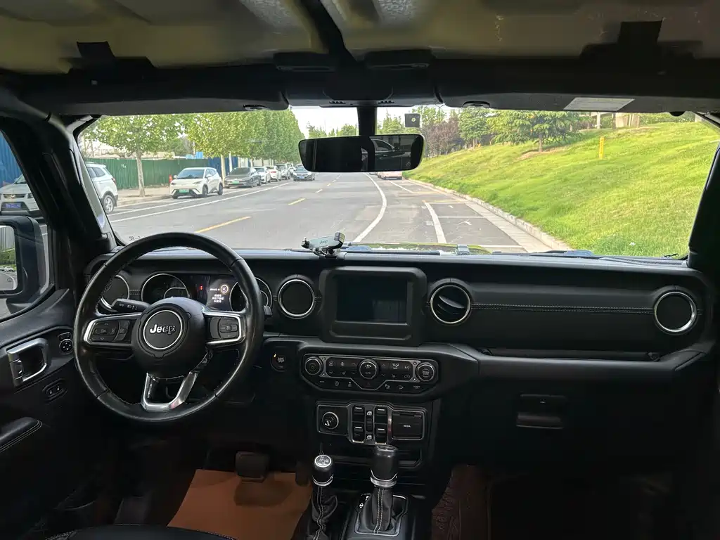 Jeep Wrangler 2020 — фото 11