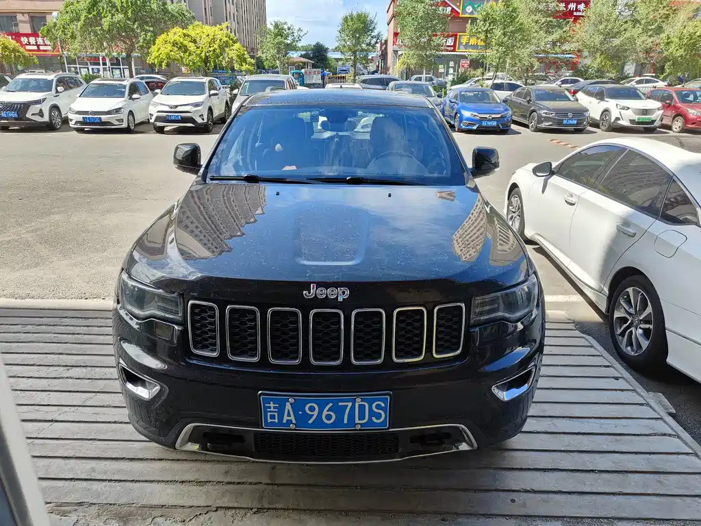 Jeep Grand Cherokee 2018 — фото 2