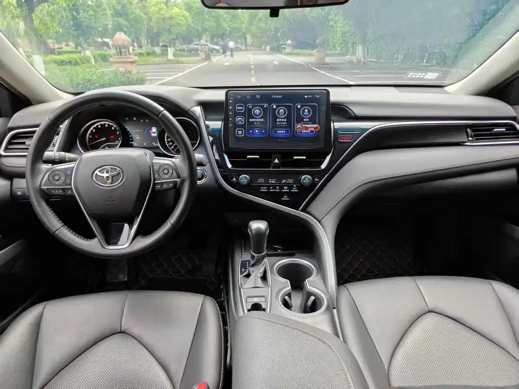 Toyota Camry 2022 — фото 5