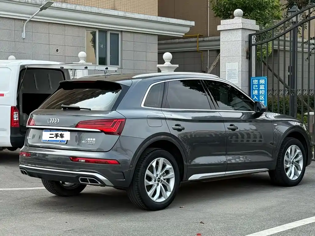 Audi Q5L 2023 — фото 9