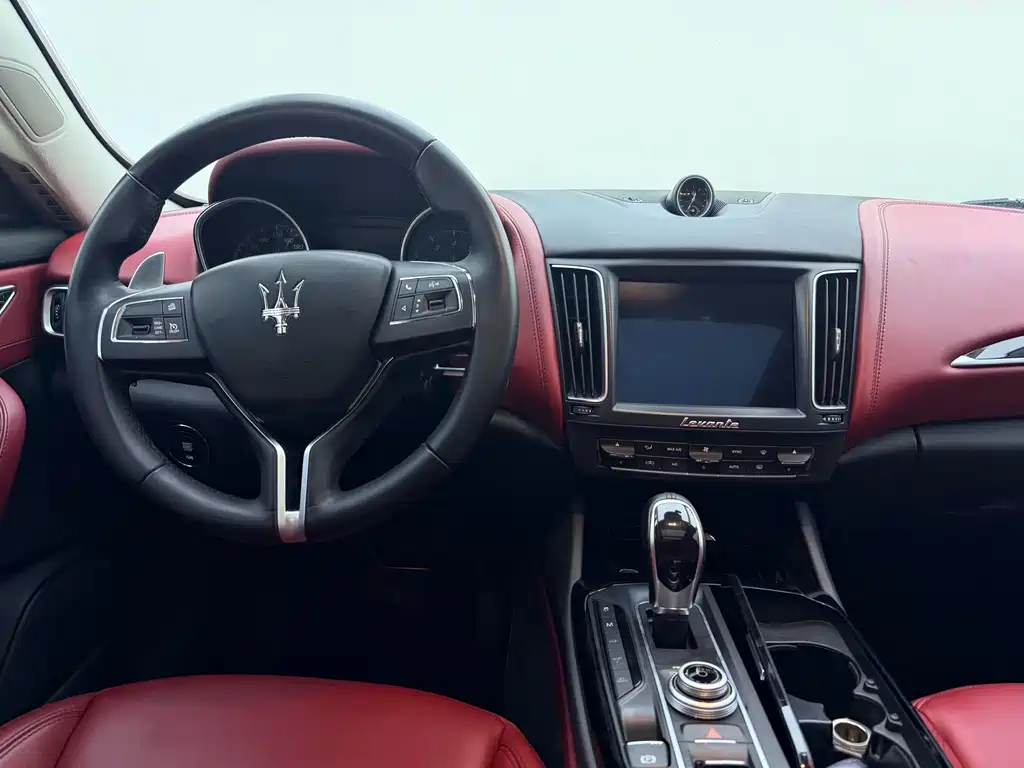 Maserati Levante 2018 — фото 13