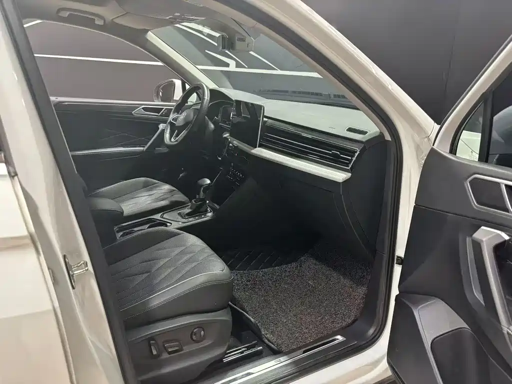 Volkswagen Tiguan L 2023 — фото 2