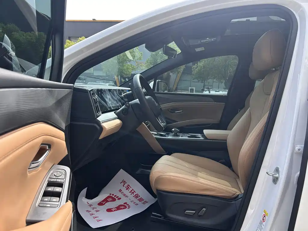 BYD L DM-i 2025 — фото 4