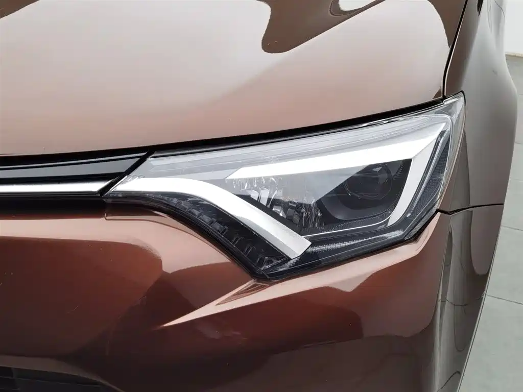 Toyota RAV4 2018 — фото 7