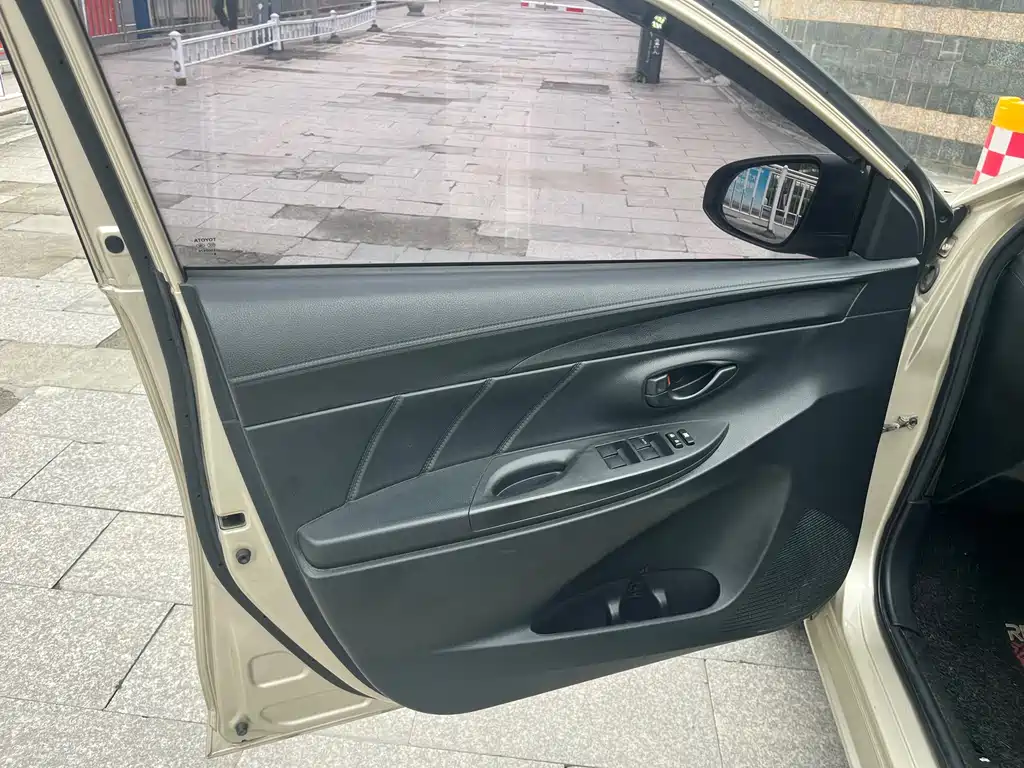Toyota Vios 2017 — фото 11