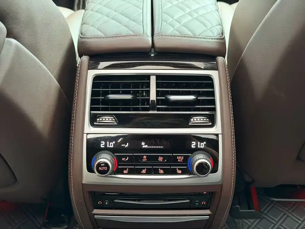 BMW 7 Series 2021 — фото 10