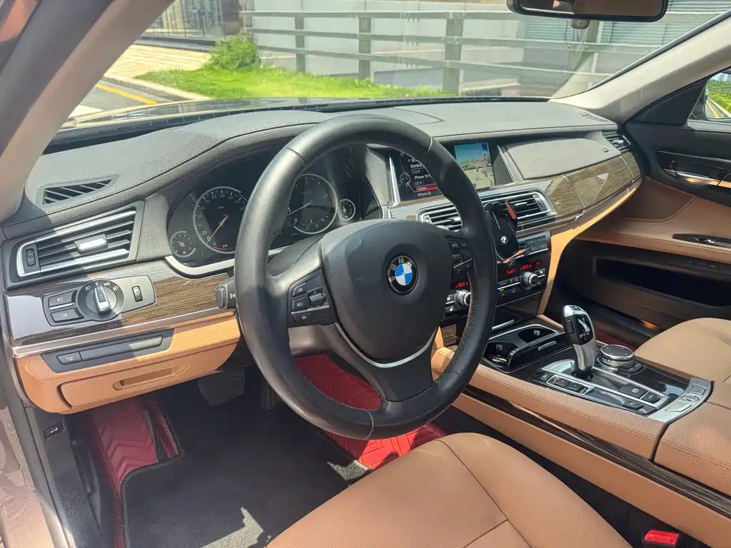 BMW 7 Series 2015 — фото 8