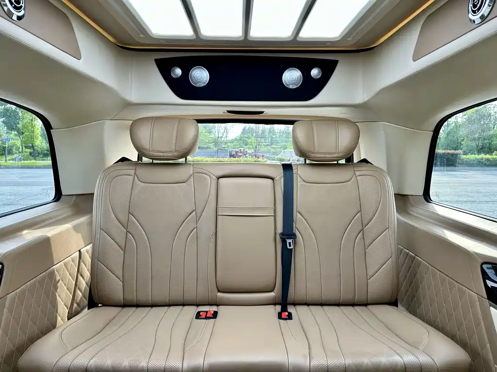 Mercedes-Benz V-Class 2020 — фото 18
