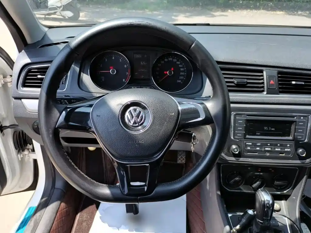 Volkswagen Lavida 2017 — фото 11