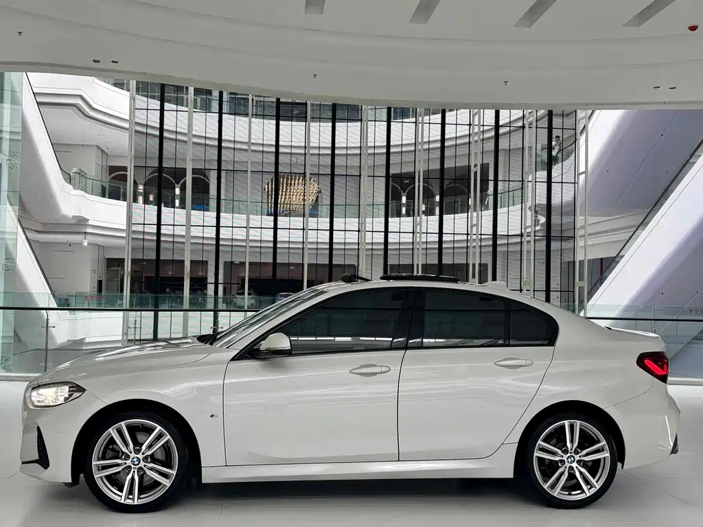BMW 1 Series 2019 — фото 4