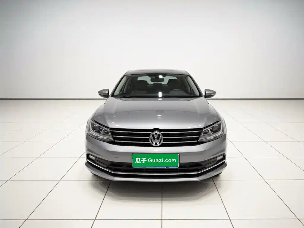 Volkswagen Sagitar 2015