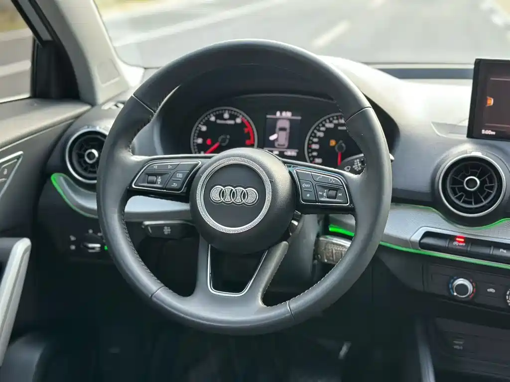 Audi Q2L 2020 — фото 5