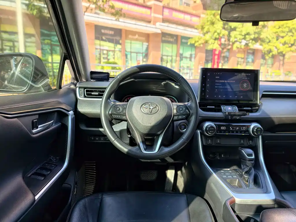 Toyota RAV4 2022 — фото 20