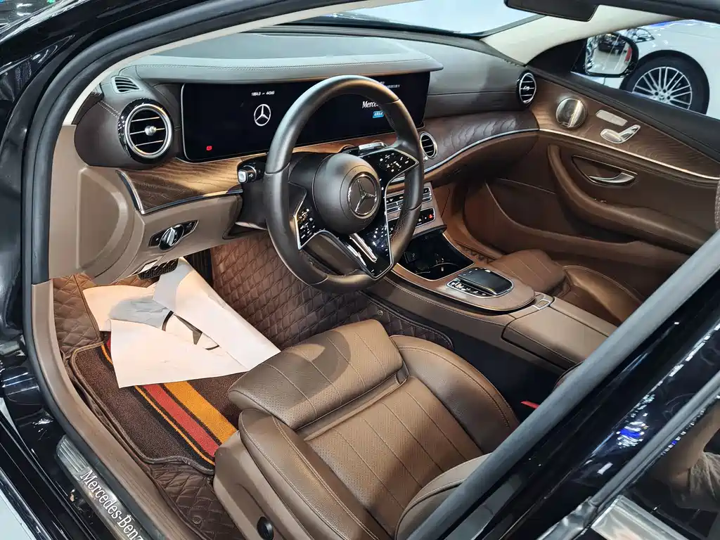 Mercedes-Benz E-Class 2022 — фото 10