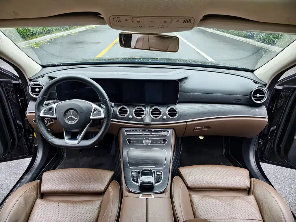 Mercedes-Benz E-Class 2018 — фото 12