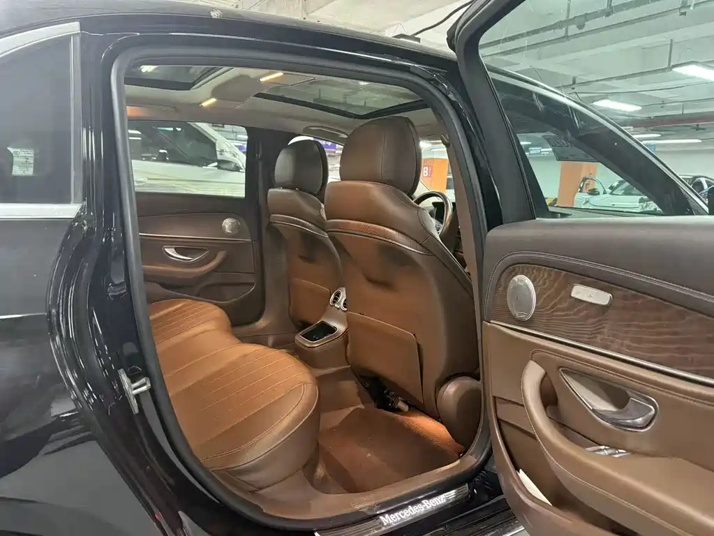 Mercedes-Benz E-Class 2021 — фото 13