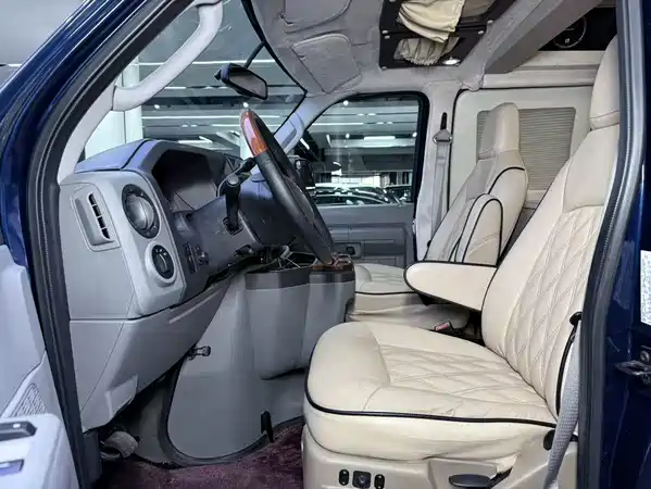 Ford E350 2011