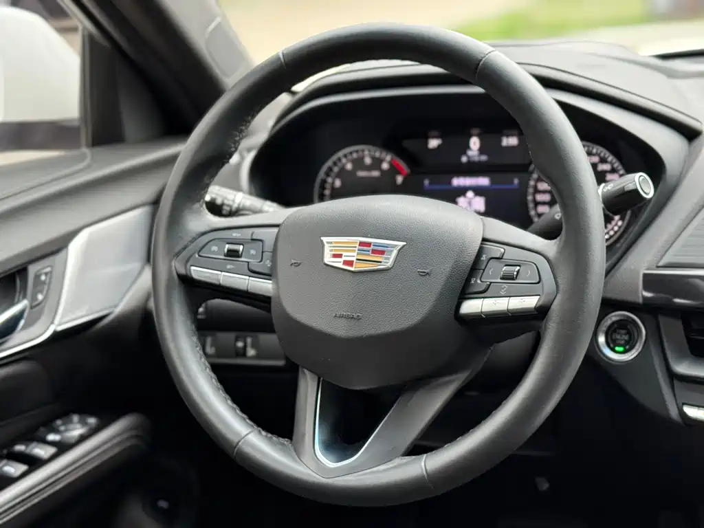 Cadillac CT4 2021 — фото 13