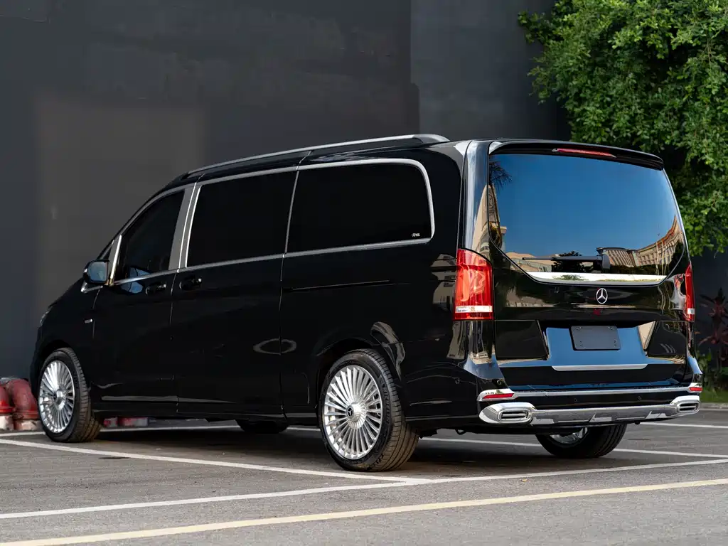 Mercedes-Benz V-Class 2024 — фото 14