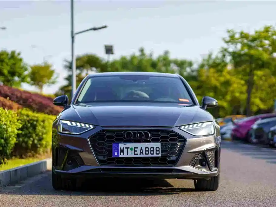 Audi A4L 2022 — фото 2