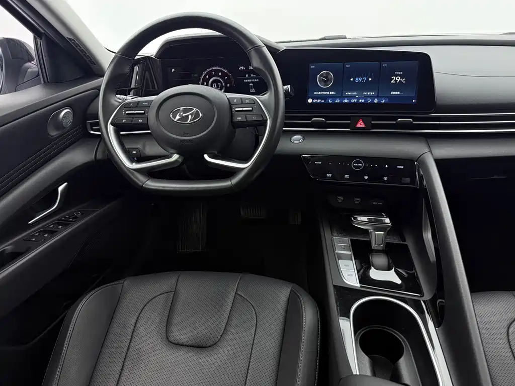 Hyundai Elantra 2021 — фото 11