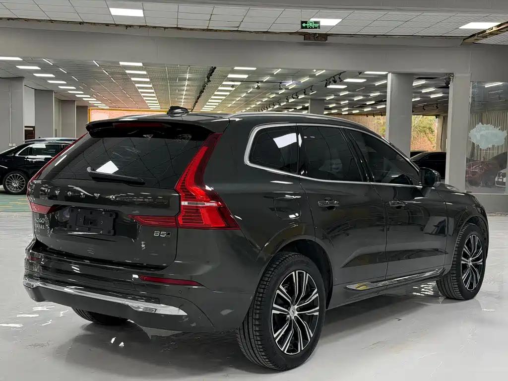 Volvo XC60 2021 — фото 9
