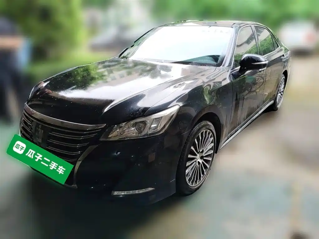 Toyota Crown 2018 — фото 1