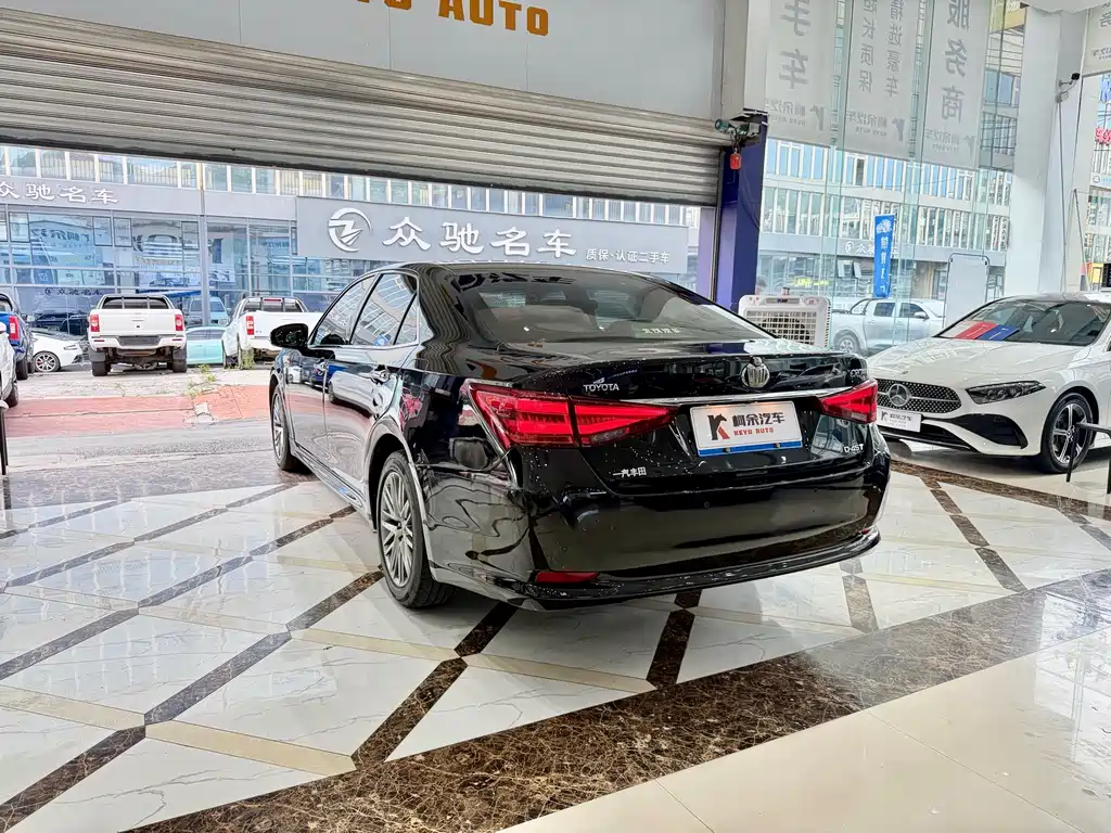 Toyota Crown 2017 — фото 12